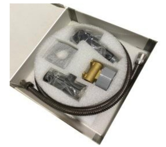 Bossini комплект гигиенический с прогрессивным смесителем brass с лейкой и шлангом, cube brass, черный арт. e38001b.083