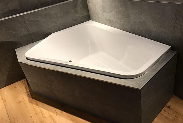 Duravit акриловая ванна 5 1770 х 1300 c двумя разными наклонами для спины, paiova, 700390000000000 цвет: белый